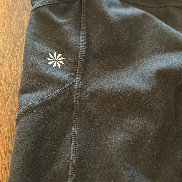 Athleta Women's Size Medium Be Free Knicker Capris Black Yoga Workout Small EUC - Picture 2 of 5